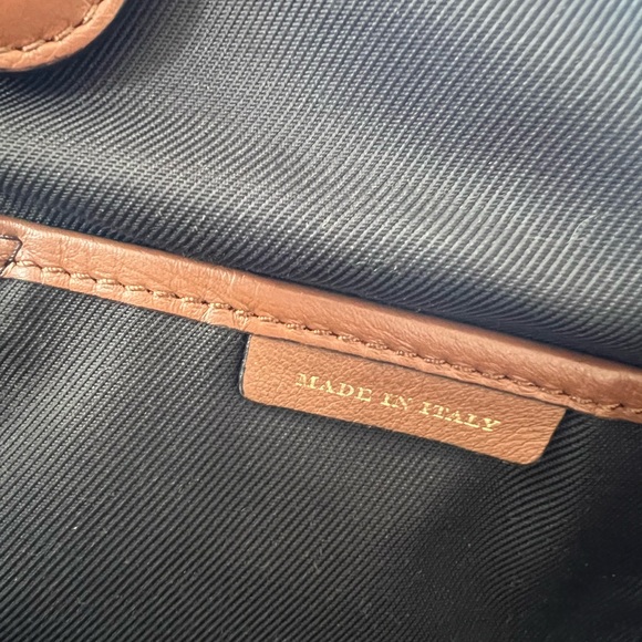 Burberry like new handbag - Picture 4 of 6